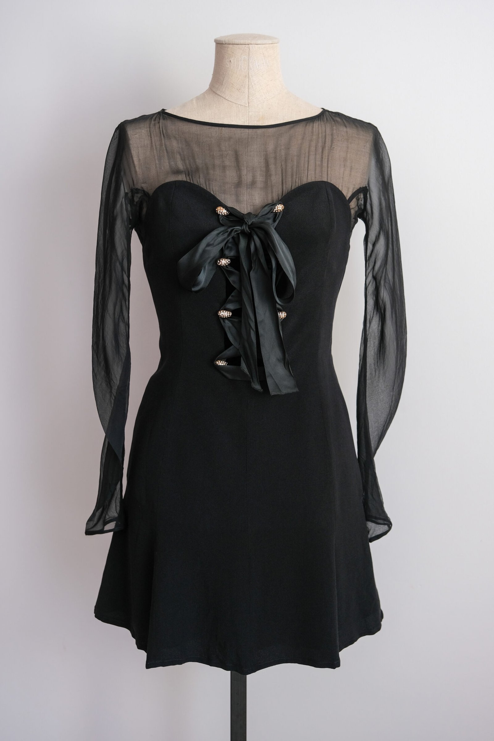 EMERIEU-Valentino-1992-fall-winter-rtw-silk-black-lace-up-carla-bruni-mini-dress-01-scaled