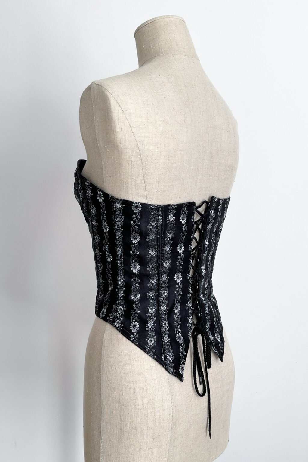 Bas Up Chantal Thomass 25 Deniers - Taille 3, Couleur Noire, Référence TT0430, Neuf Avec étiquettes