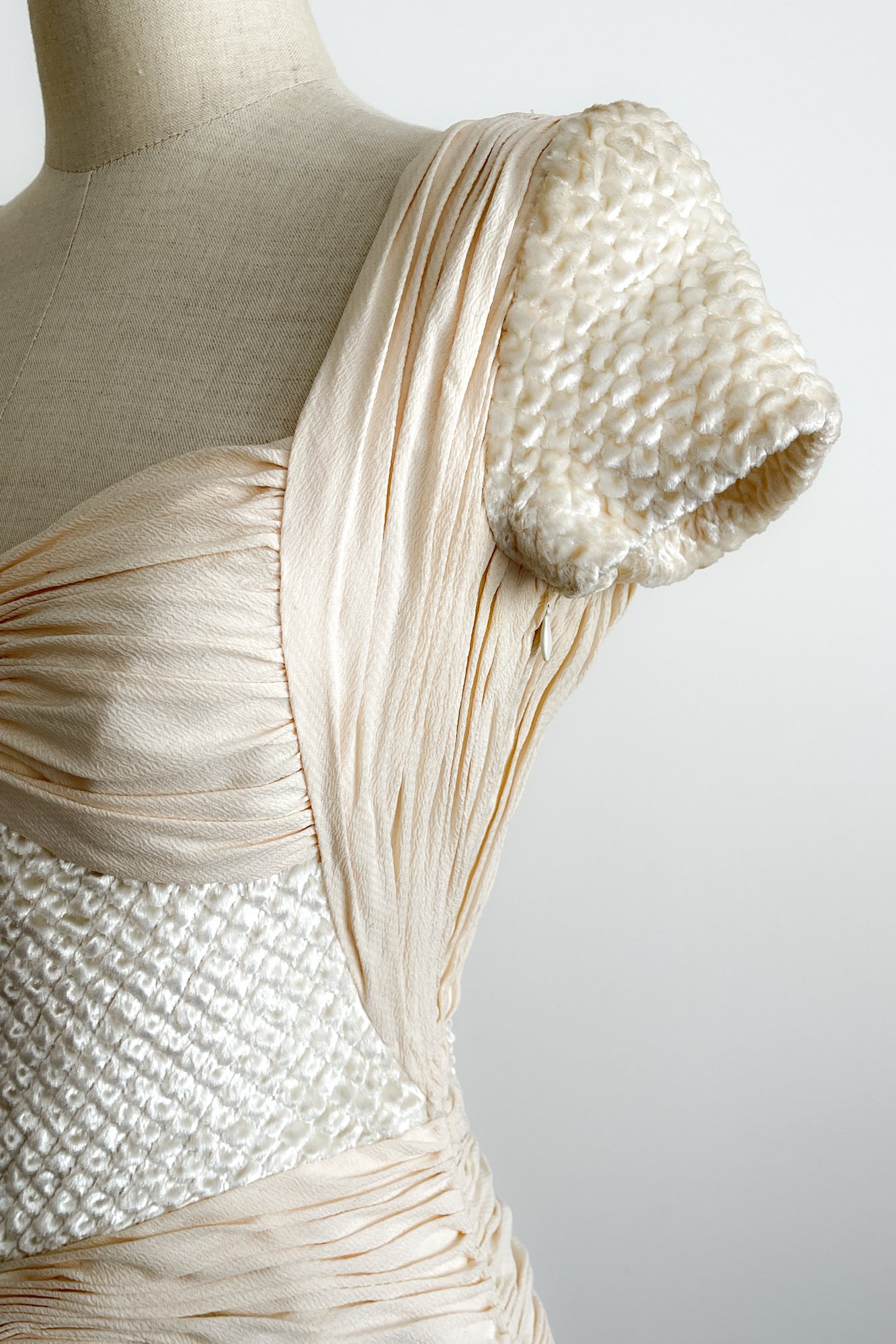 EMERIEU-Valentino-Haute-Couture-spring-summer-1995-ecru-mid-length-dress-12