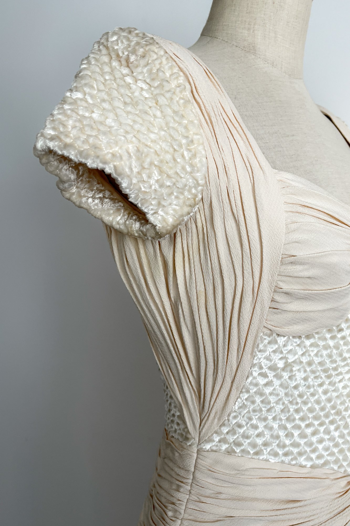 EMERIEU-Valentino-Haute-Couture-spring-summer-1995-ecru-mid-length-dress-flaw