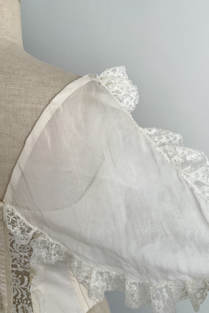 Valentino Spring/Summer 2004 Runway Angelic Ivory Lace Corset & Black Skirt Set - Pulled