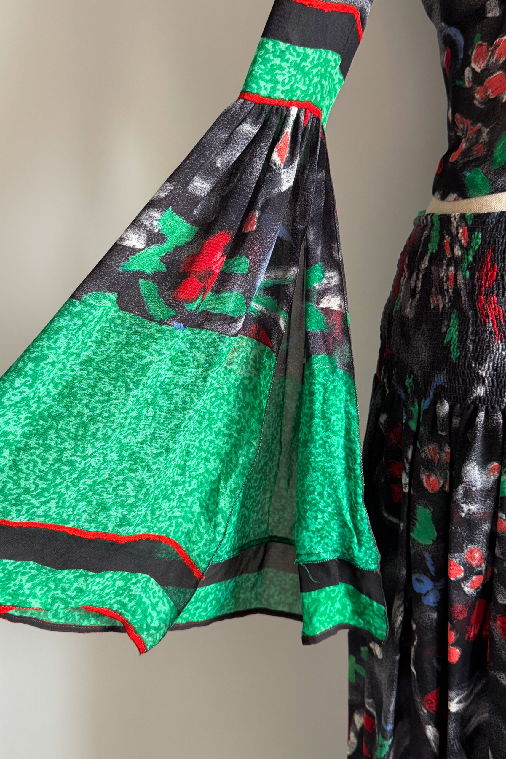 EMERIEU-Chloe-by-Karl-Lagerfeld-FW-1995-vintage-multicolor-printed-floral-sheer-blouse-skirt-set-green-black-red-10