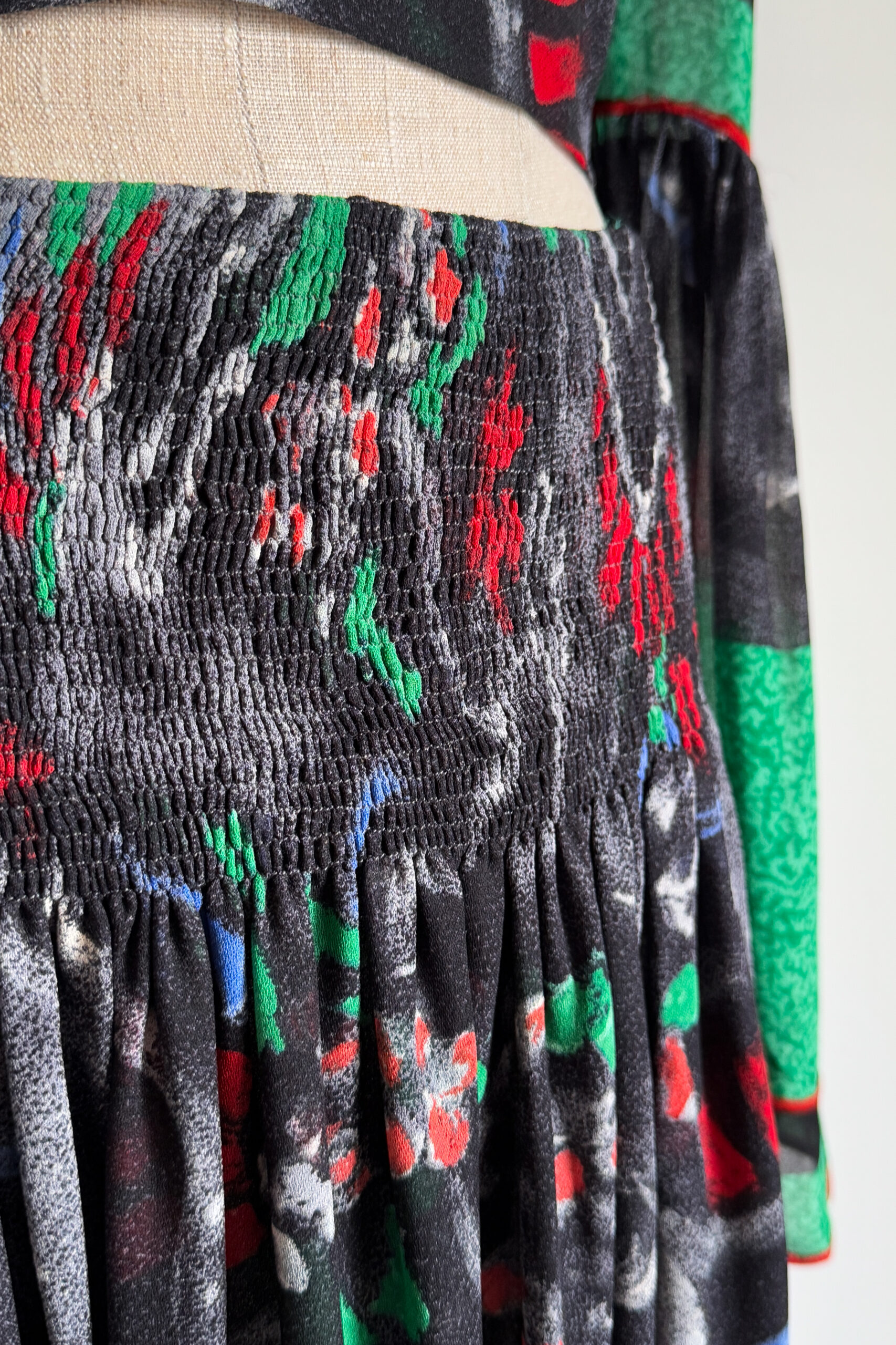 EMERIEU-Chloe-by-Karl-Lagerfeld-FW-1995-vintage-multicolor-printed-floral-sheer-blouse-skirt-set-green-black-red-11