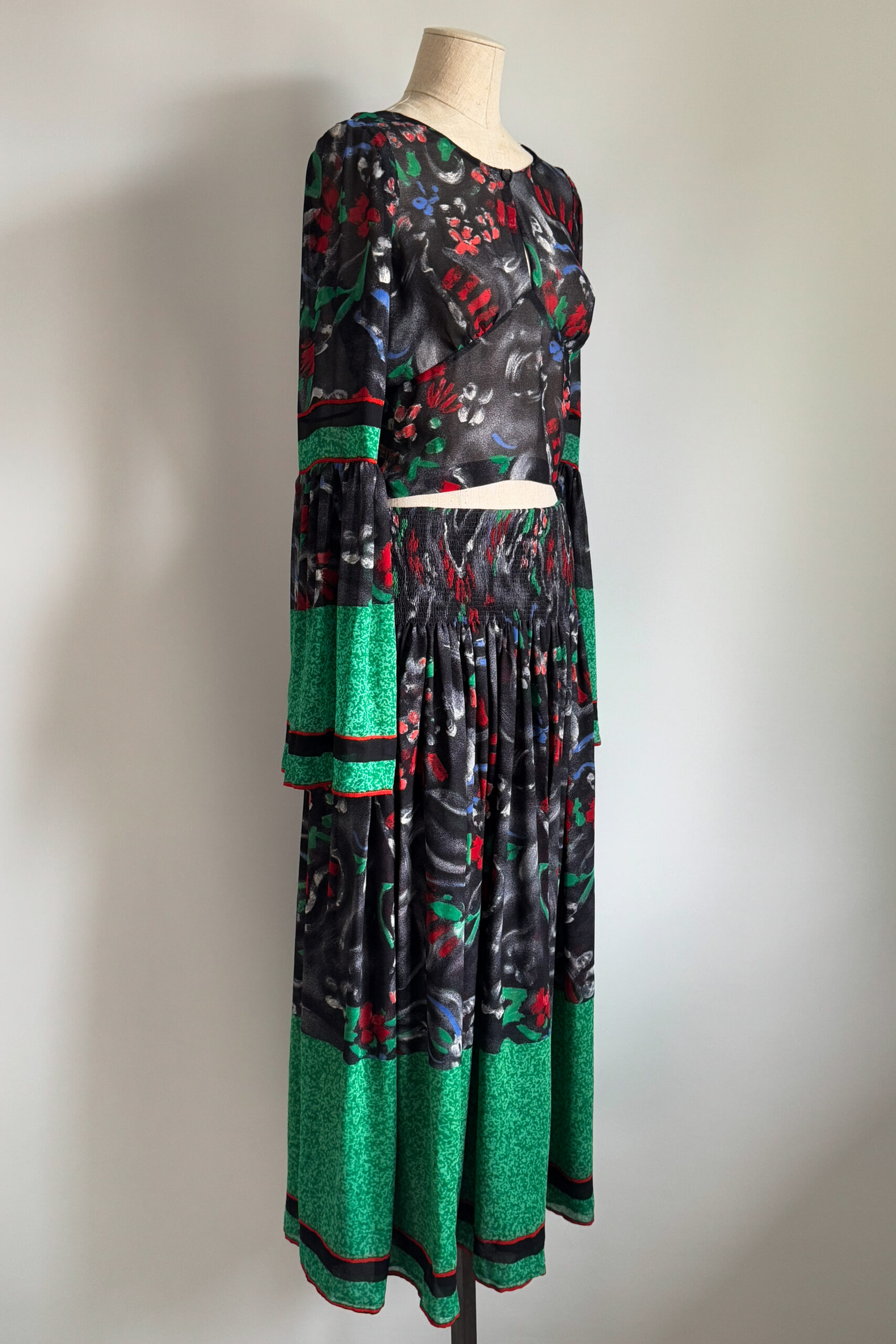 EMERIEU-Chloe-by-Karl-Lagerfeld-FW-1995-vintage-multicolor-printed-floral-sheer-blouse-skirt-set-green-black-red-2