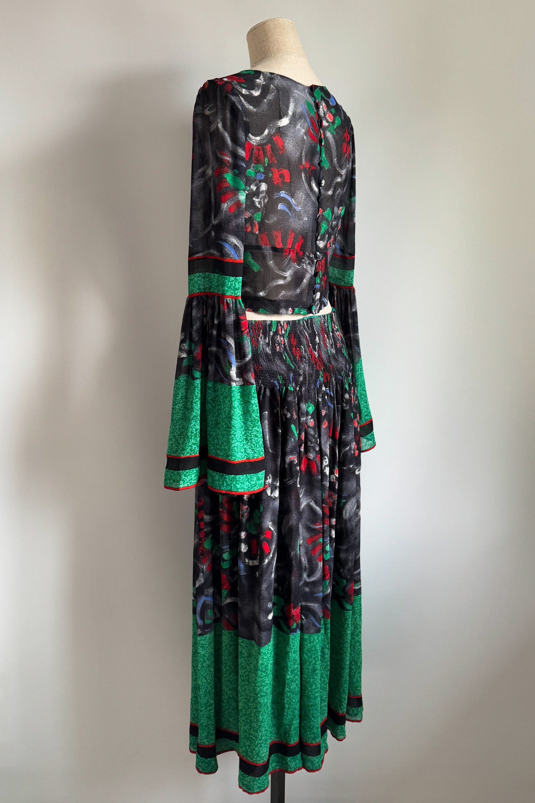EMERIEU-Chloe-by-Karl-Lagerfeld-FW-1995-vintage-multicolor-printed-floral-sheer-blouse-skirt-set-green-black-red-3