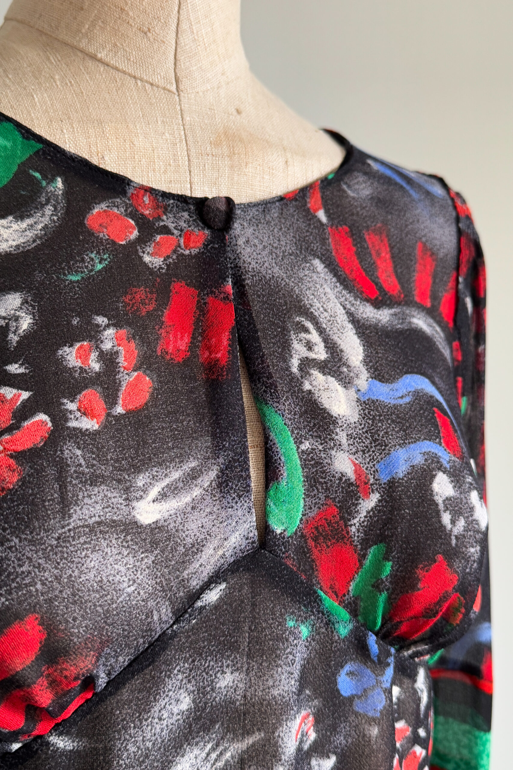 EMERIEU-Chloe-by-Karl-Lagerfeld-FW-1995-vintage-multicolor-printed-floral-sheer-blouse-skirt-set-green-black-red-9