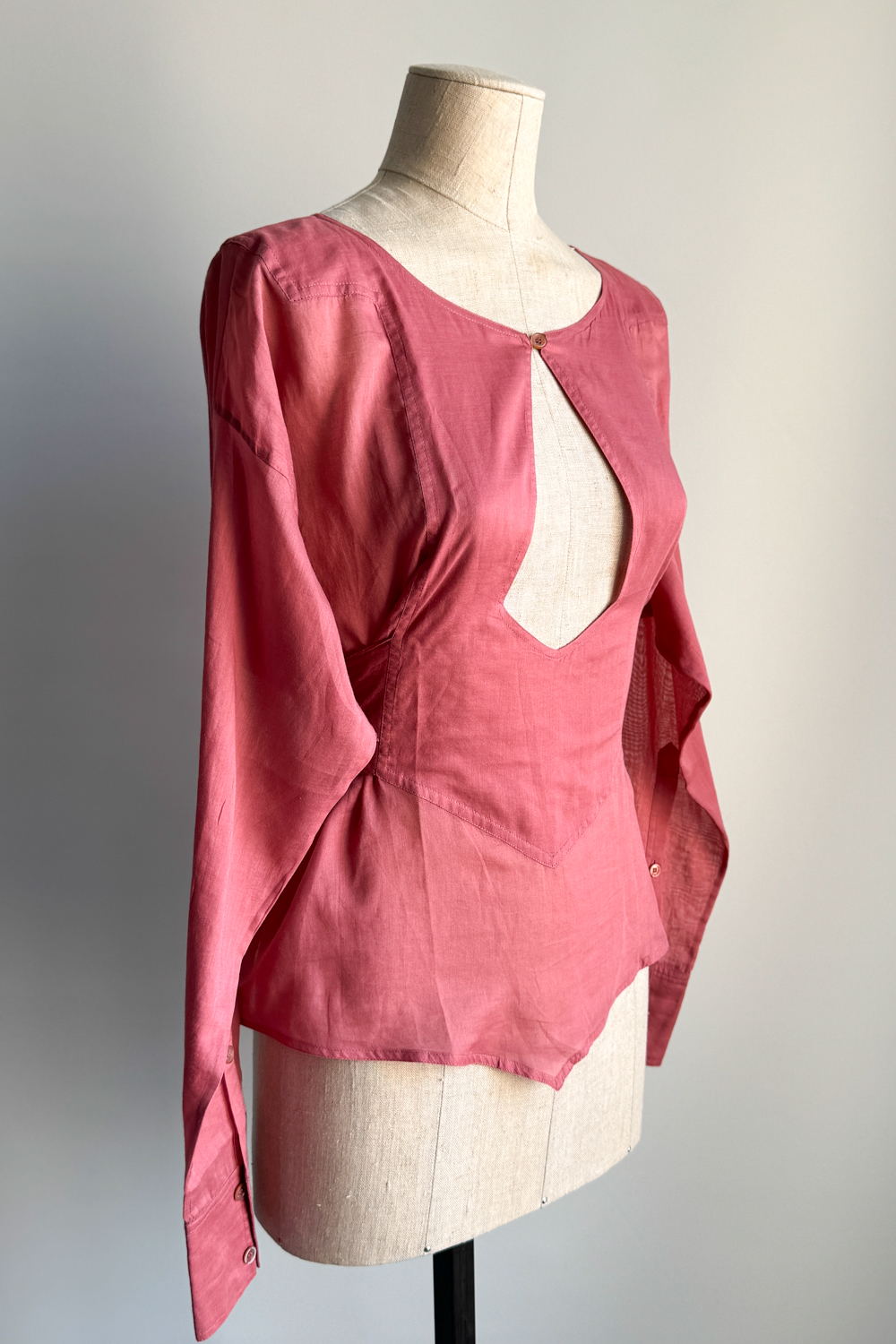 EMERIEU-Gucci-2004-pink-cotton-keyhole-blouse-long-sleeve-shirt-2