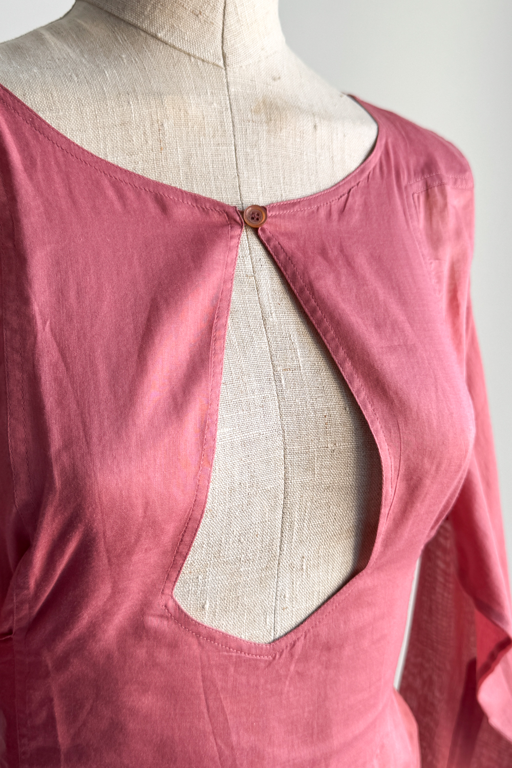 EMERIEU-Gucci-2004-pink-cotton-keyhole-blouse-long-sleeve-shirt-5