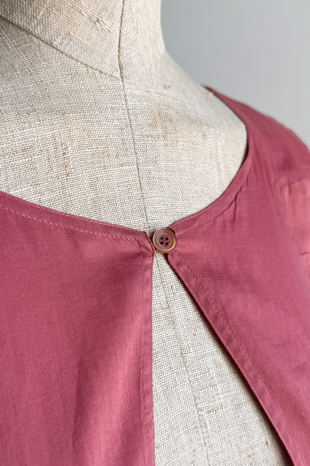 EMERIEU-Gucci-2004-pink-cotton-keyhole-blouse-long-sleeve-shirt-7