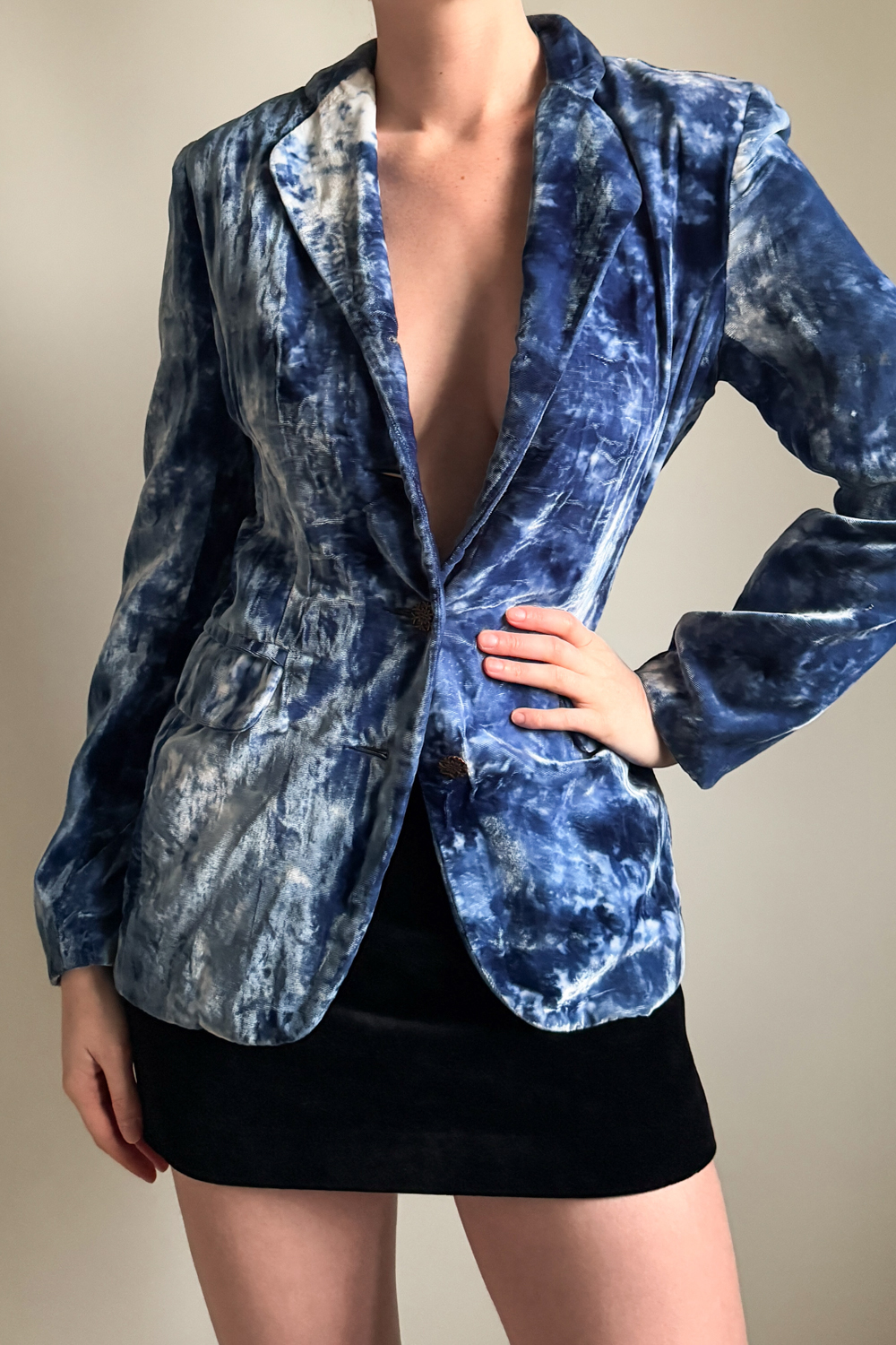 EMERIEU-Todd-Oldham-FW-1994-blue-veltvet-jacket-button-blazer-model