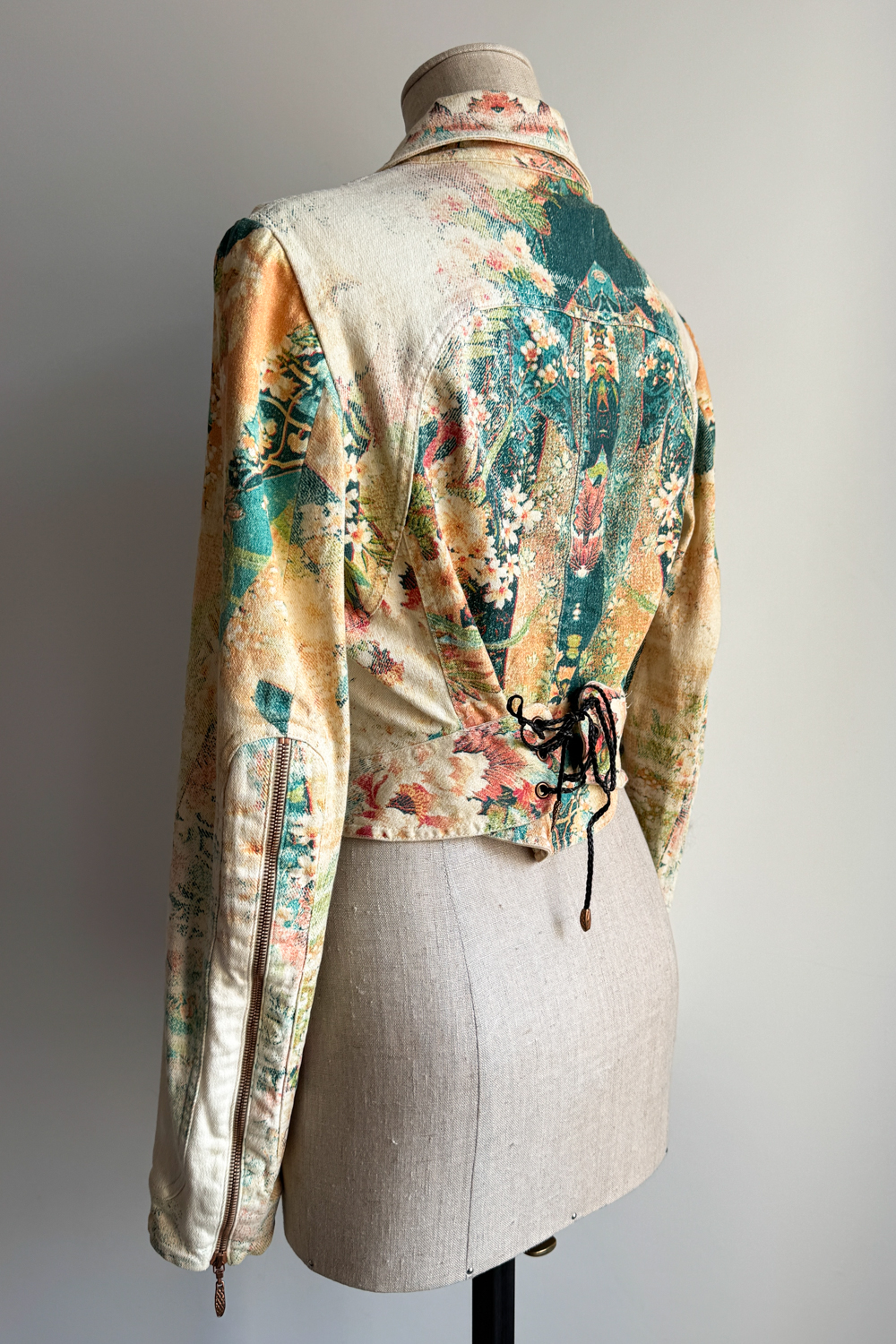 EMERIEU-Roberto-Cavalli-SS-2002-vintage-printed-floral-multicolor-cotton-jacket-3