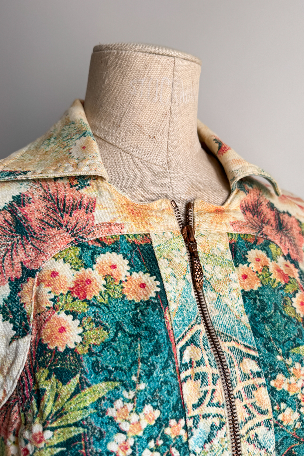 EMERIEU-Roberto-Cavalli-SS-2002-vintage-printed-floral-multicolor-cotton-jacket-5