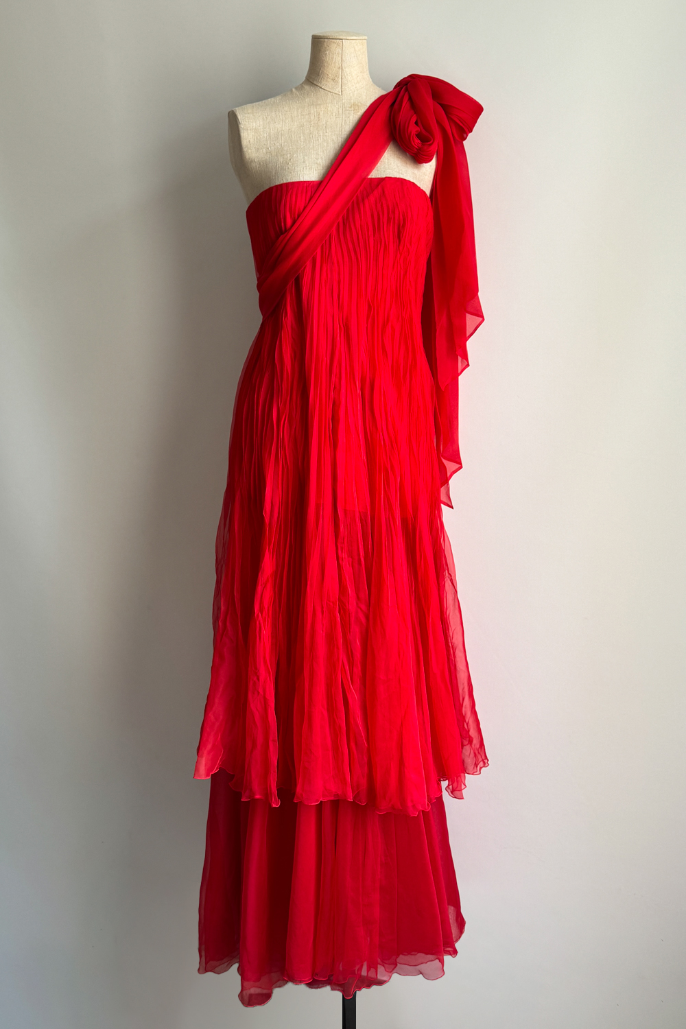 EMERIEU-Valentino-SS-2007-red-pleated-gown-1