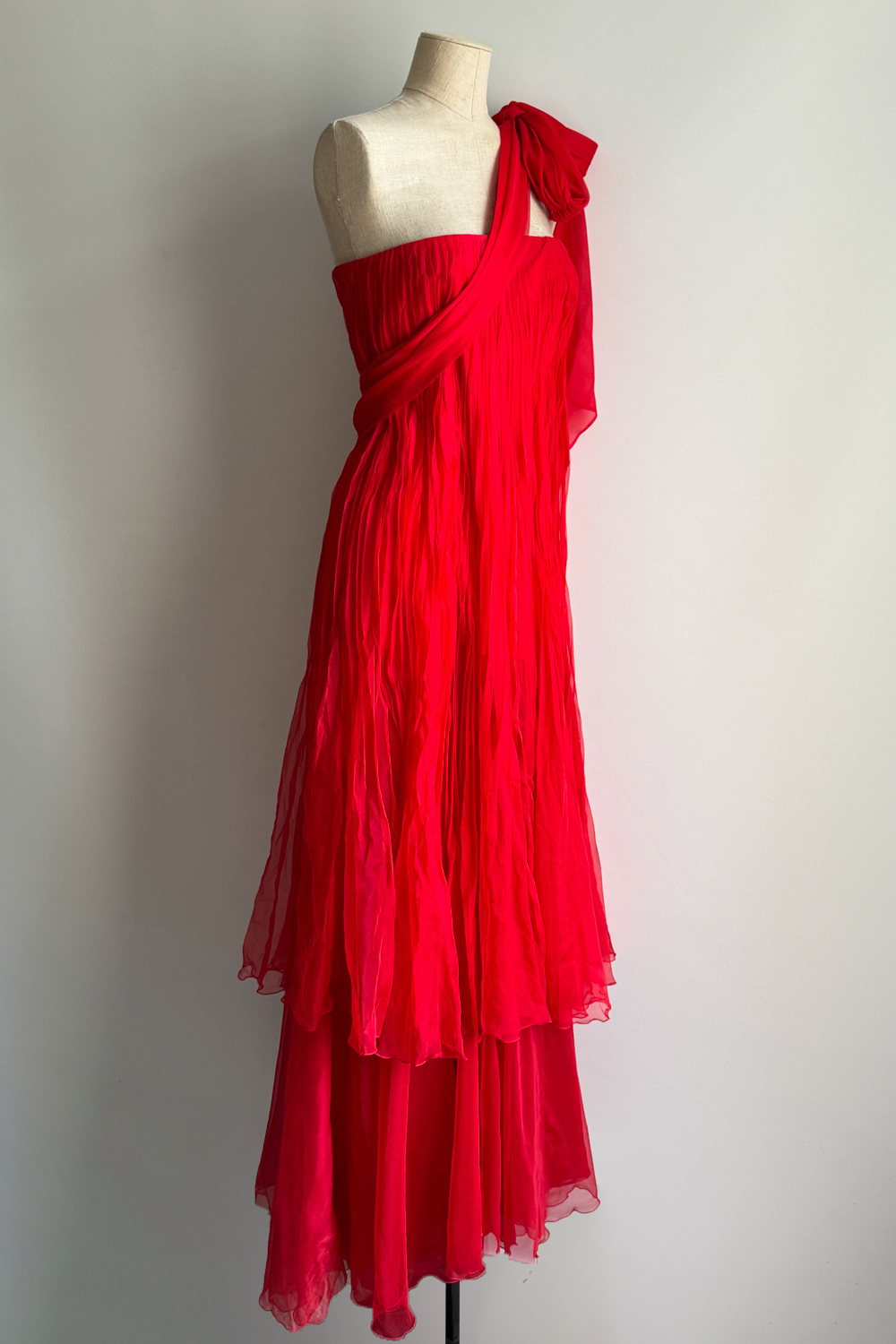 EMERIEU-Valentino-SS-2007-red-pleated-gown-2