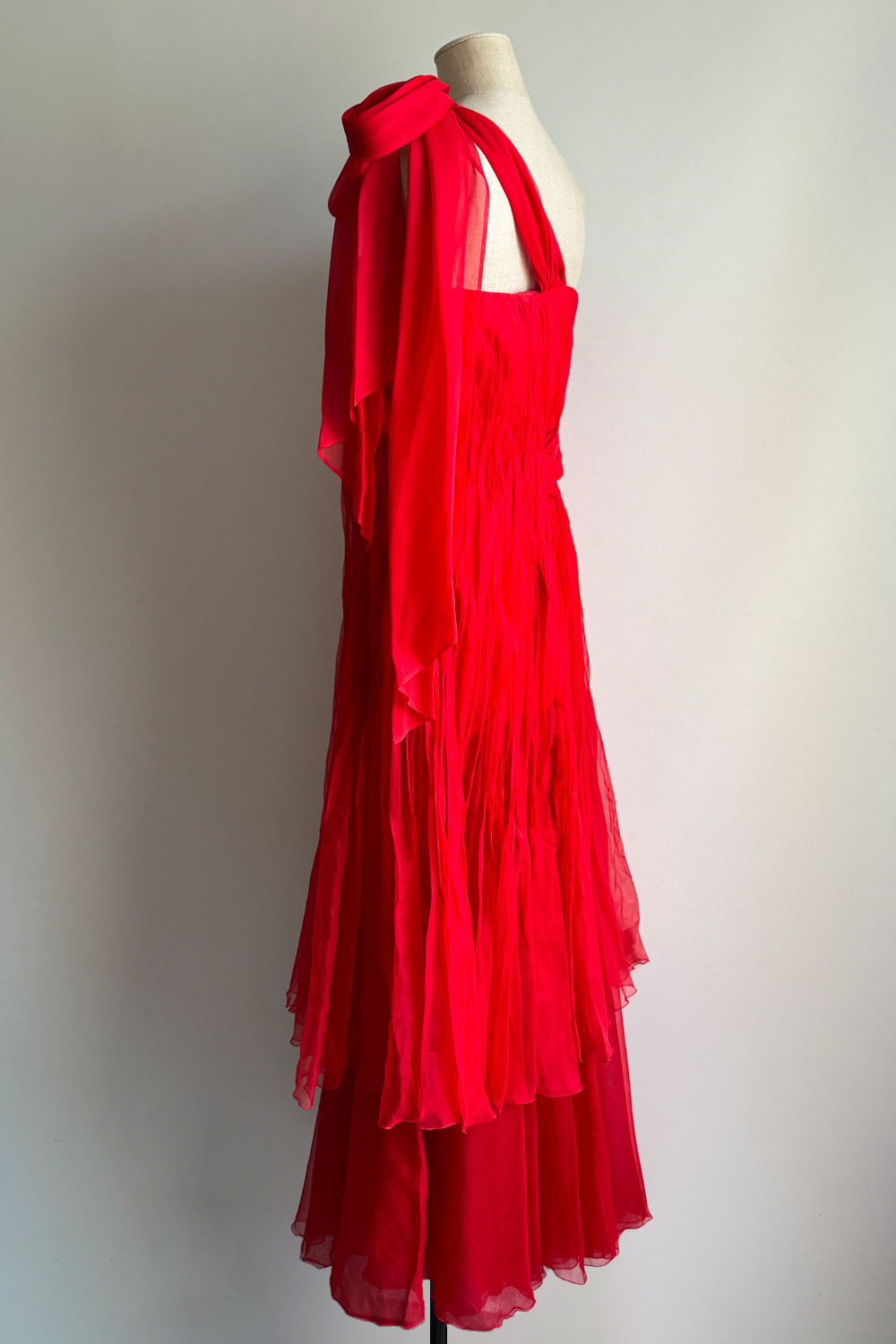 EMERIEU-Valentino-SS-2007-red-pleated-gown-3