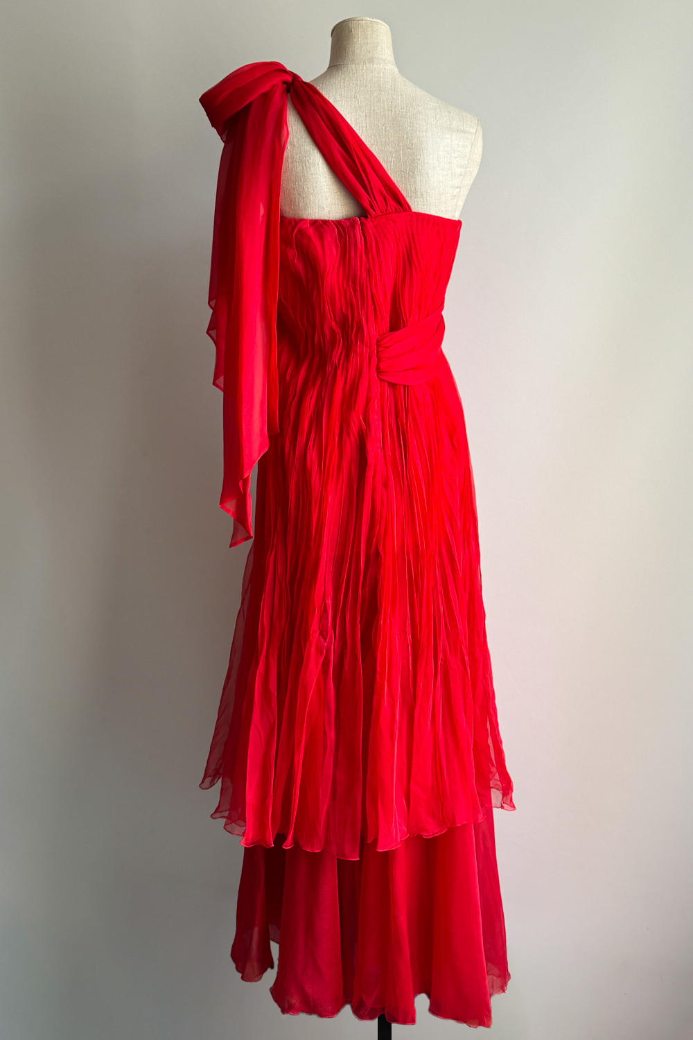 EMERIEU-Valentino-SS-2007-red-pleated-gown-4