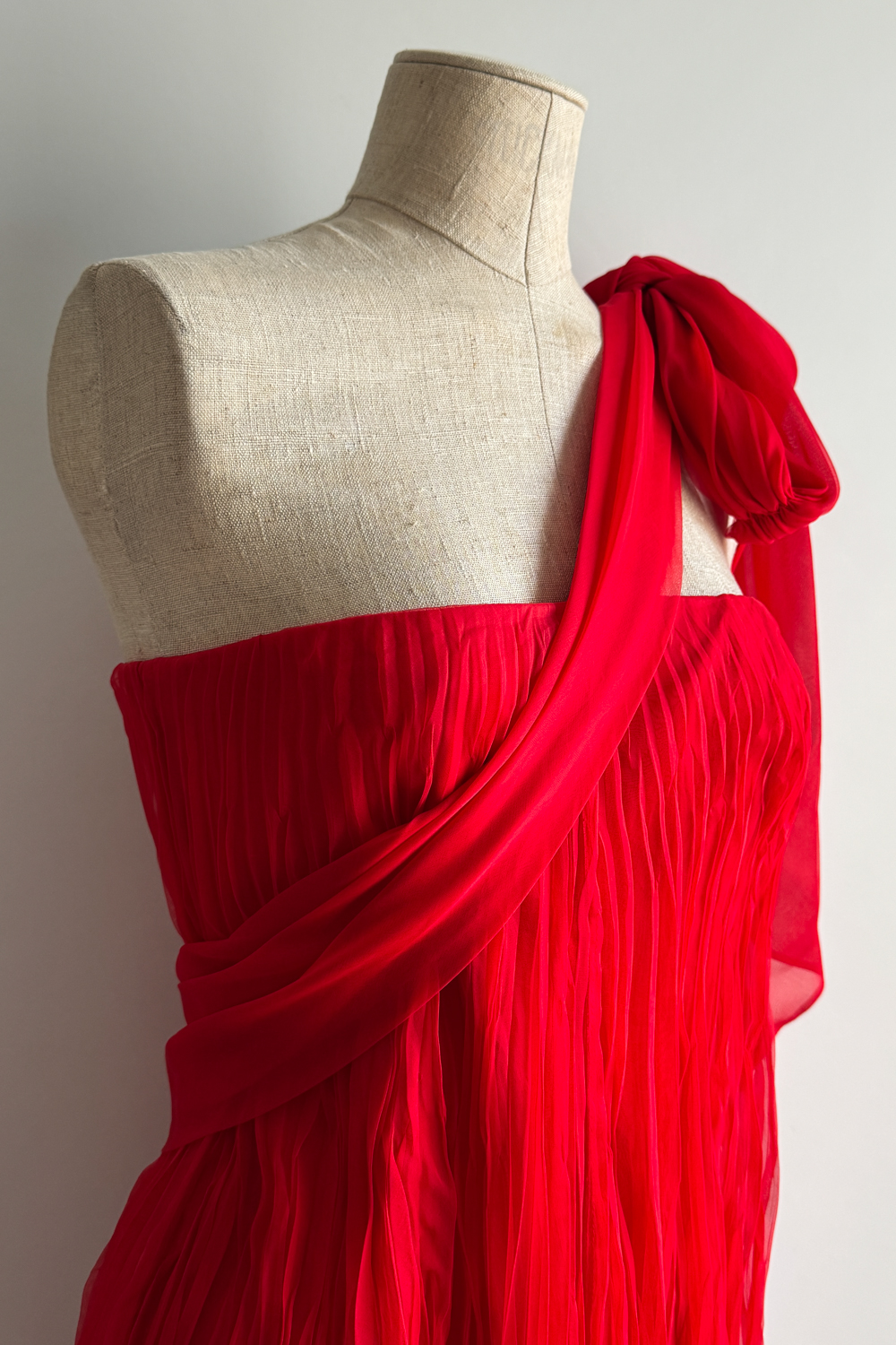 EMERIEU-Valentino-SS-2007-red-pleated-gown-6