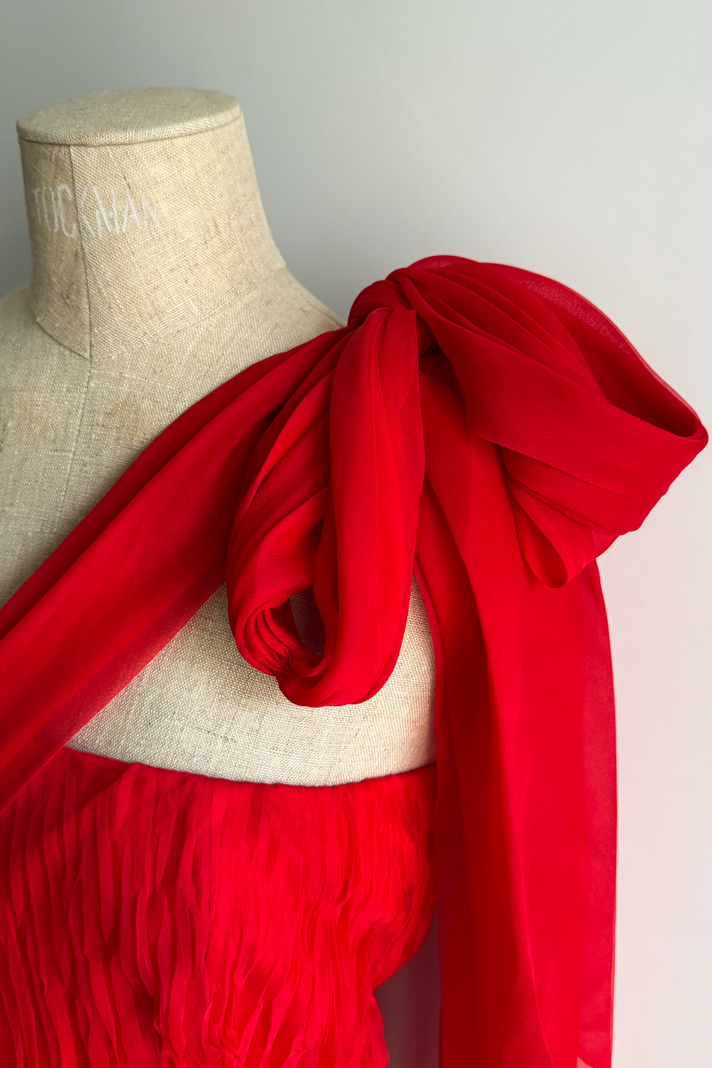 EMERIEU-Valentino-SS-2007-red-pleated-gown-7