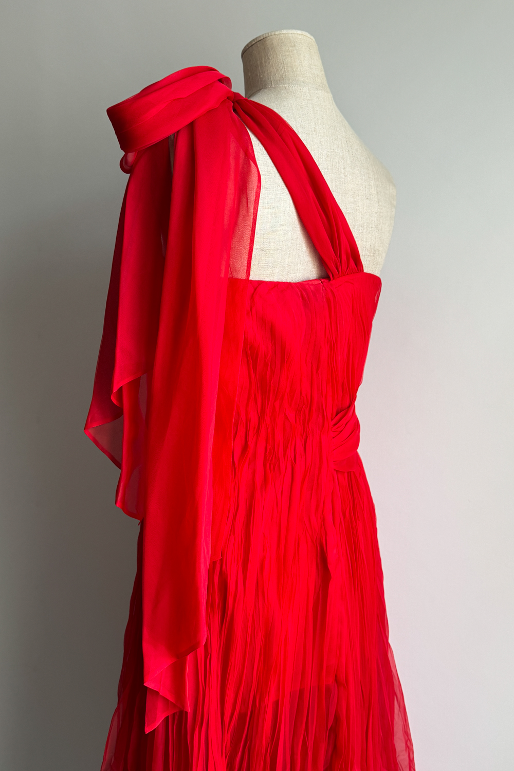 EMERIEU-Valentino-SS-2007-red-pleated-gown-9