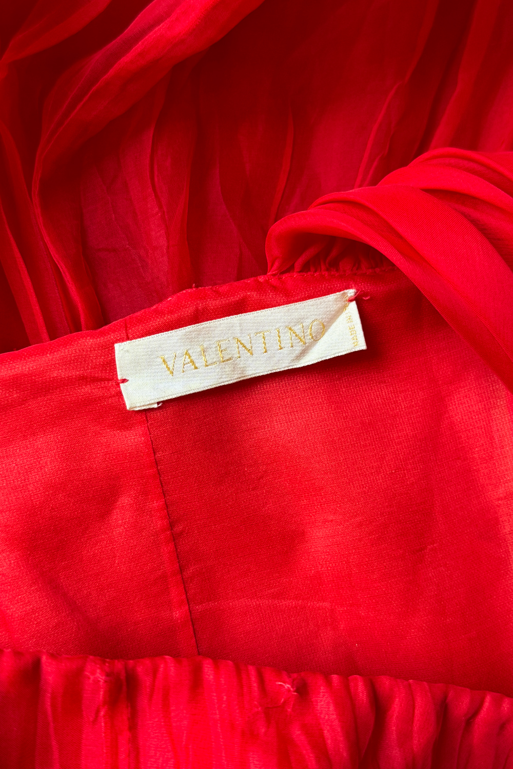 EMERIEU-Valentino-SS-2007-red-pleated-gown-label