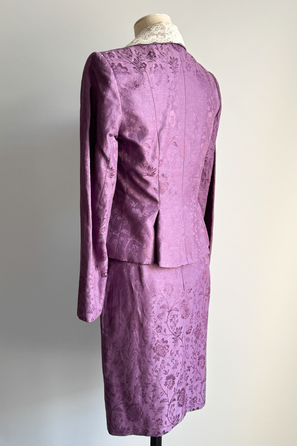 EMERIEU-Christian-Dior-by-John-Galliano-SS-1998-vintage-purple-lilac-floral-lace-jacket-skirt-ensemble-set-3
