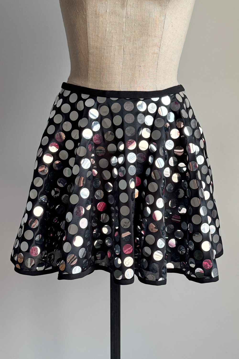 EMERIEU-Dolce-&-Gabbana-SS-1995-vintage-black-reflective-silver-discs-glitter-sequin-mini-flared-skirt-1