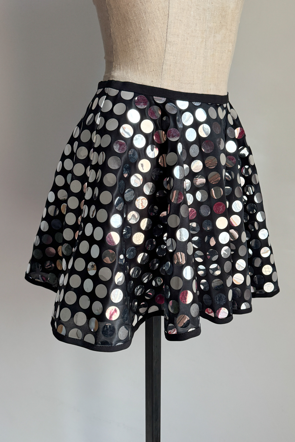 EMERIEU-Dolce-&-Gabbana-SS-1995-vintage-black-reflective-silver-discs-glitter-sequin-mini-flared-skirt-2