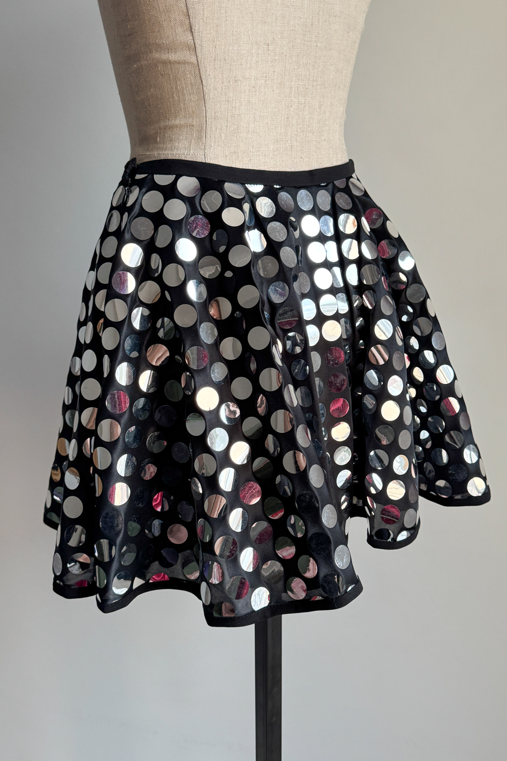 EMERIEU-Dolce-&-Gabbana-SS-1995-vintage-black-reflective-silver-discs-glitter-sequin-mini-flared-skirt-3