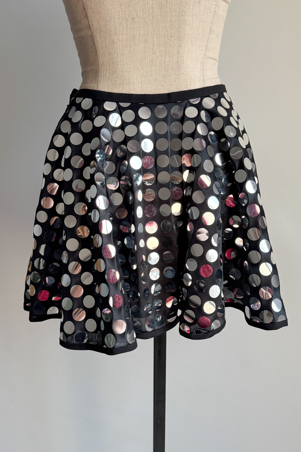 EMERIEU-Dolce-&-Gabbana-SS-1995-vintage-black-reflective-silver-discs-glitter-sequin-mini-flared-skirt-4