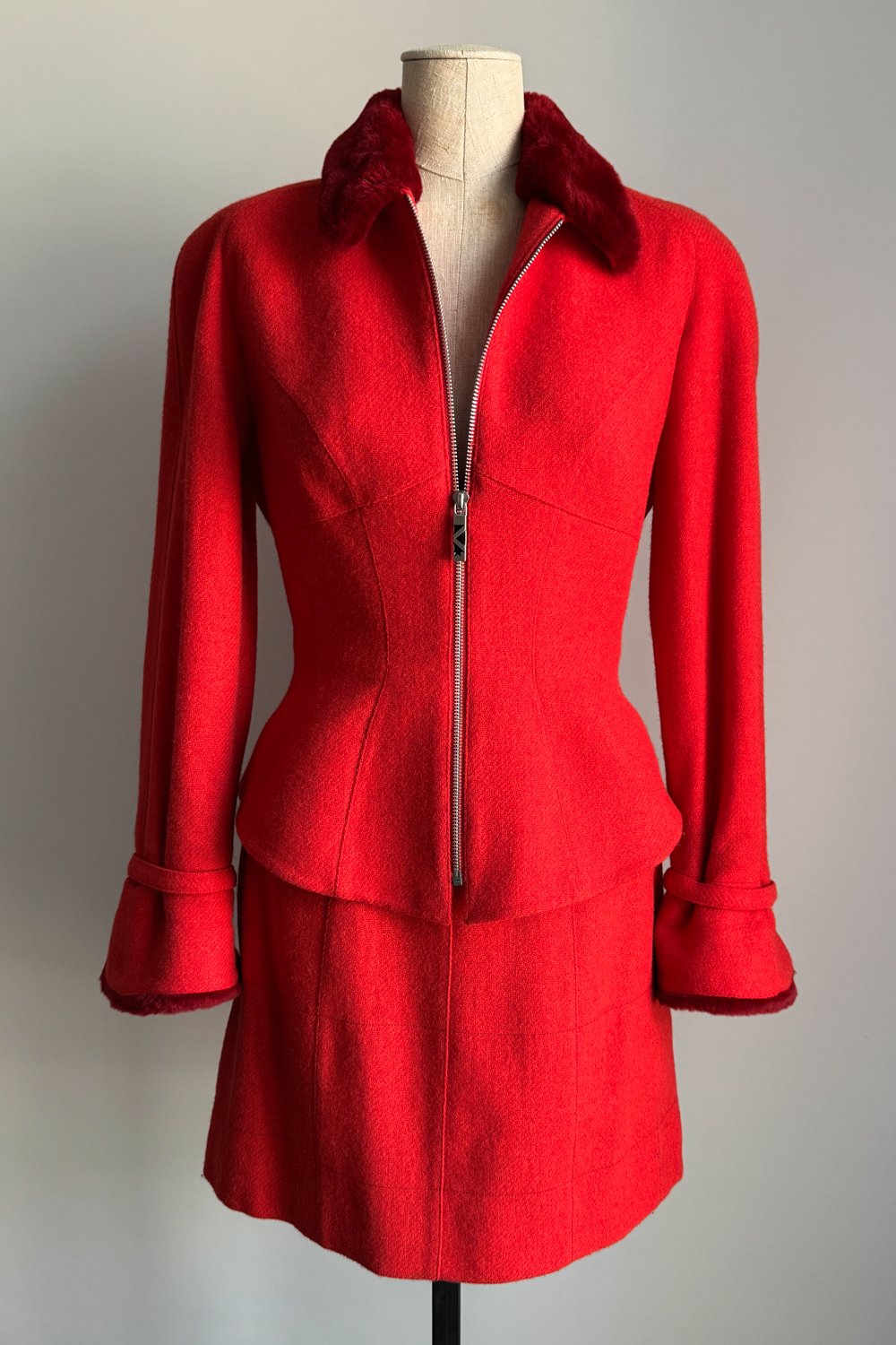 EMERIEU-Mugler-1990s-vintage-red-wool-jacket-mini-skirt-fur-set-1