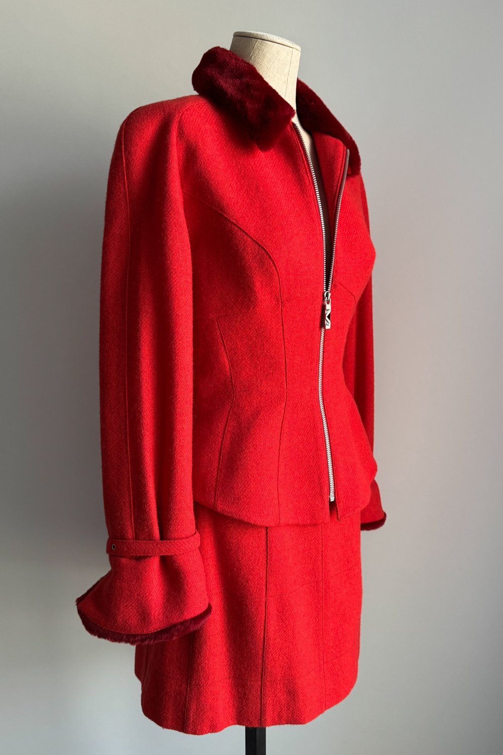 EMERIEU-Mugler-1990s-vintage-red-wool-jacket-mini-skirt-fur-set-2