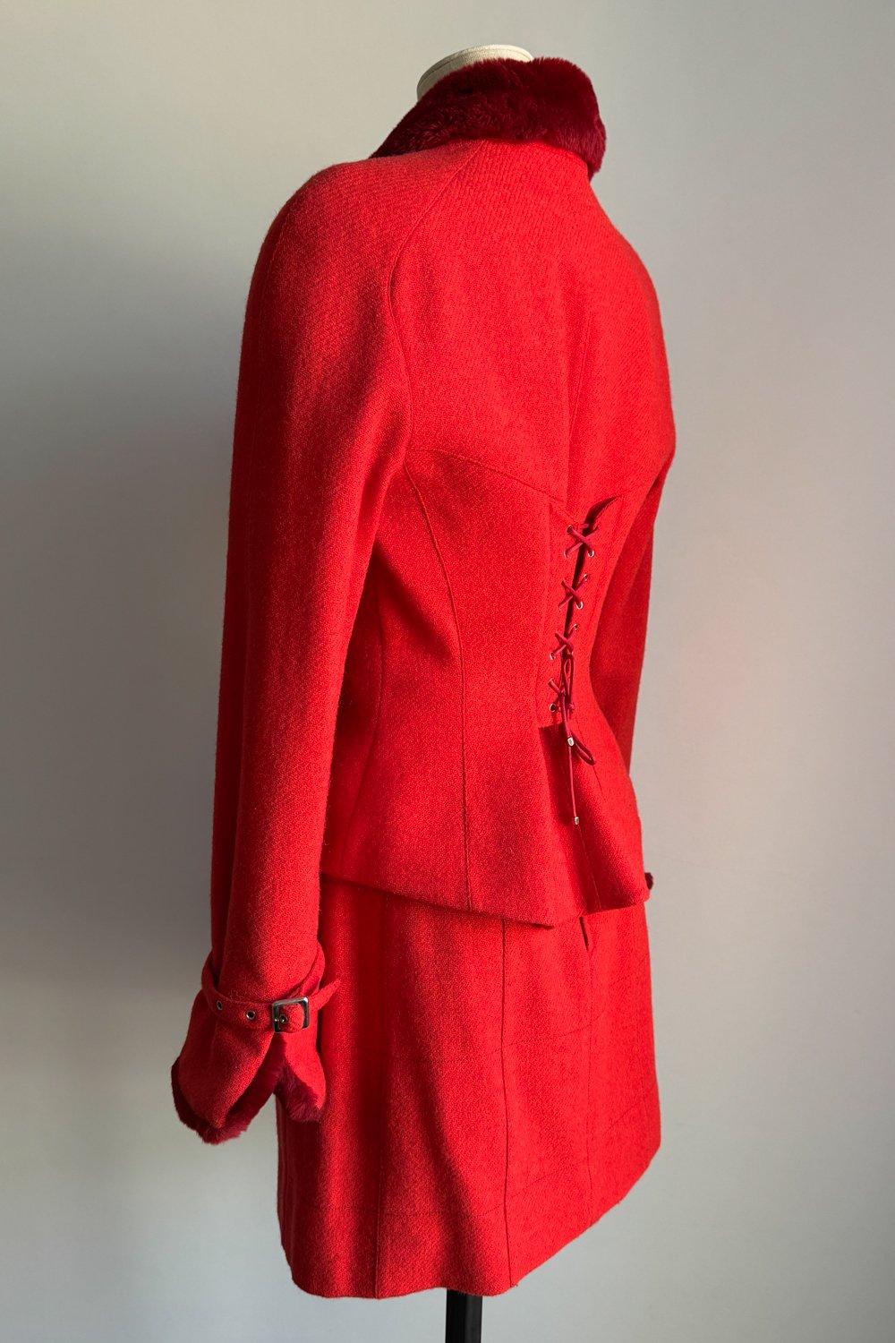 EMERIEU-Mugler-1990s-vintage-red-wool-jacket-mini-skirt-fur-set-3