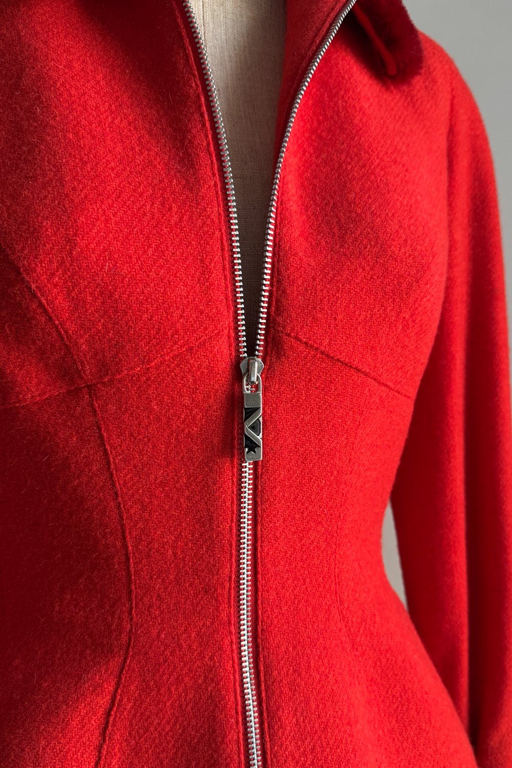 EMERIEU-Mugler-1990s-vintage-red-wool-jacket-mini-skirt-fur-set-5