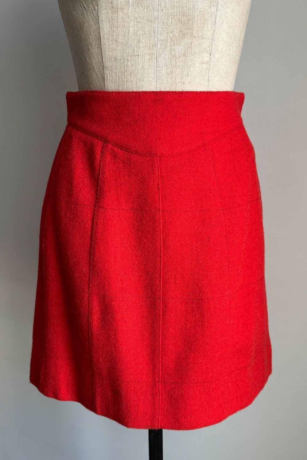 EMERIEU-Mugler-1990s-vintage-red-wool-jacket-mini-skirt-fur-set-9