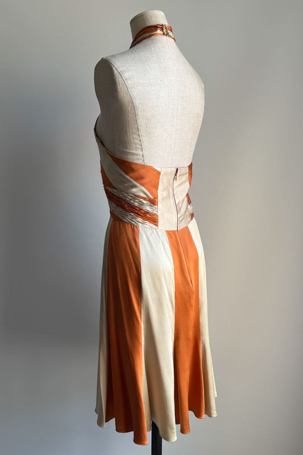 EMERIEU-Valentino-SS-2005-vintage-orange-beige-striped-silk-keyhole-crossed-neckline-midi-pleated-dress-3