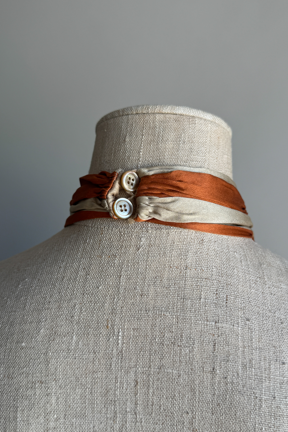 EMERIEU-Valentino-SS-2005-vintage-orange-beige-striped-silk-keyhole-crossed-neckline-midi-pleated-dress-8