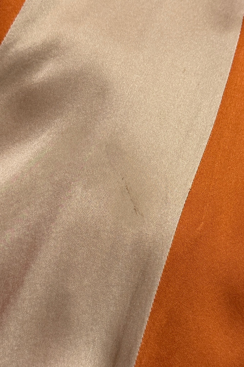 EMERIEU-Valentino-SS-2005-vintage-orange-beige-striped-silk-keyhole-crossed-neckline-midi-pleated-dress-flaw