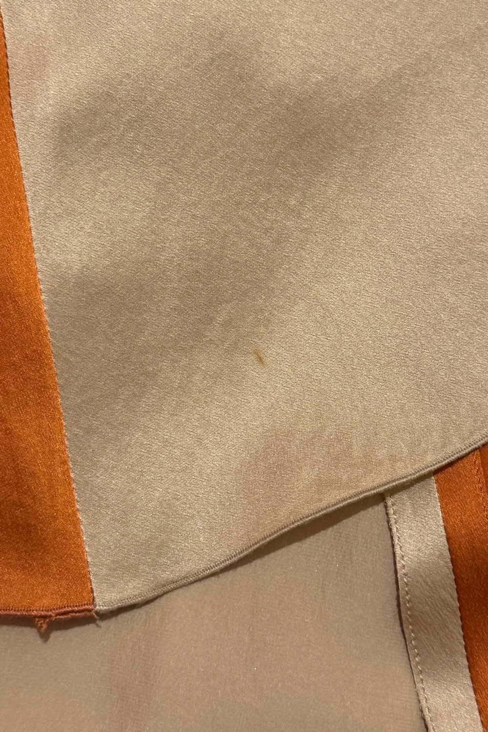 EMERIEU-Valentino-SS-2005-vintage-orange-beige-striped-silk-keyhole-crossed-neckline-midi-pleated-dress-flaw2