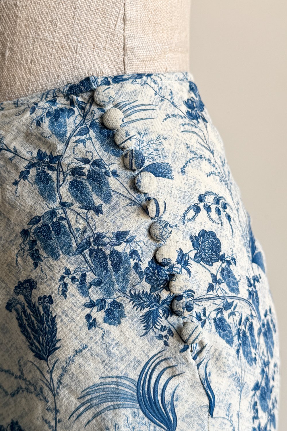 EMERIEU-Christian-Dior-by-John-Galliano-SS-2004-white-blue-floral-printed-silk-maxi-skirt-6