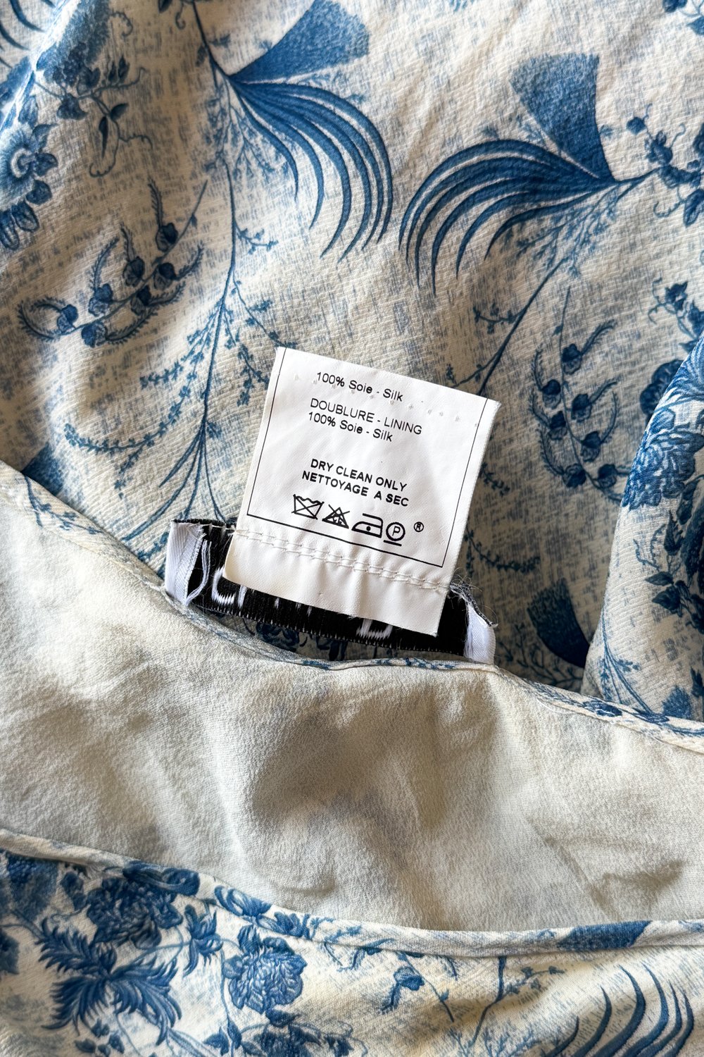 EMERIEU-Christian-Dior-by-John-Galliano-SS-2004-white-blue-floral-printed-silk-maxi-skirt-composition