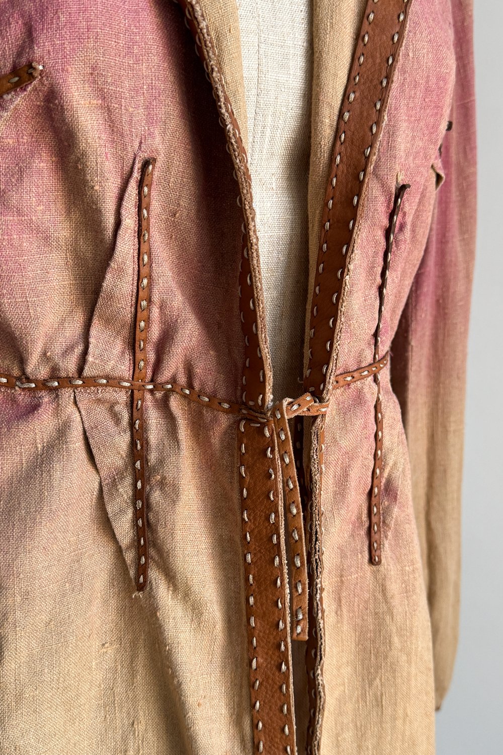 EMERIEU-Fendi-by-Karl-Lagerfeld-SS-2000-beige-pink-dye-linen-long-tie-jacket-4