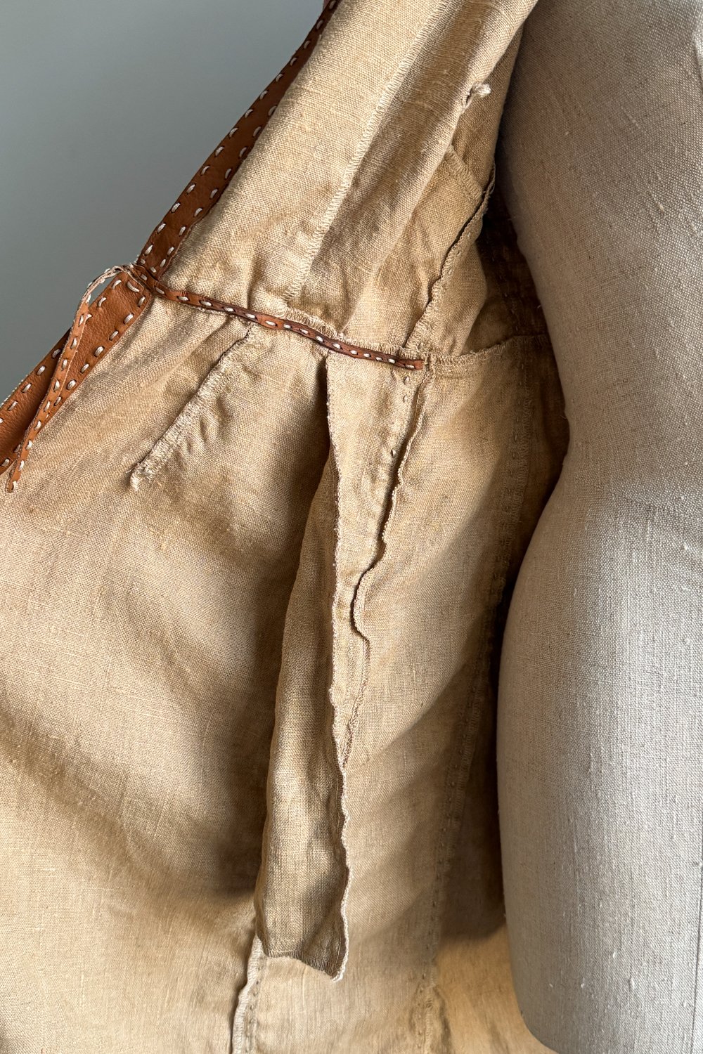 EMERIEU-Fendi-by-Karl-Lagerfeld-SS-2000-beige-pink-dye-linen-long-tie-jacket-6