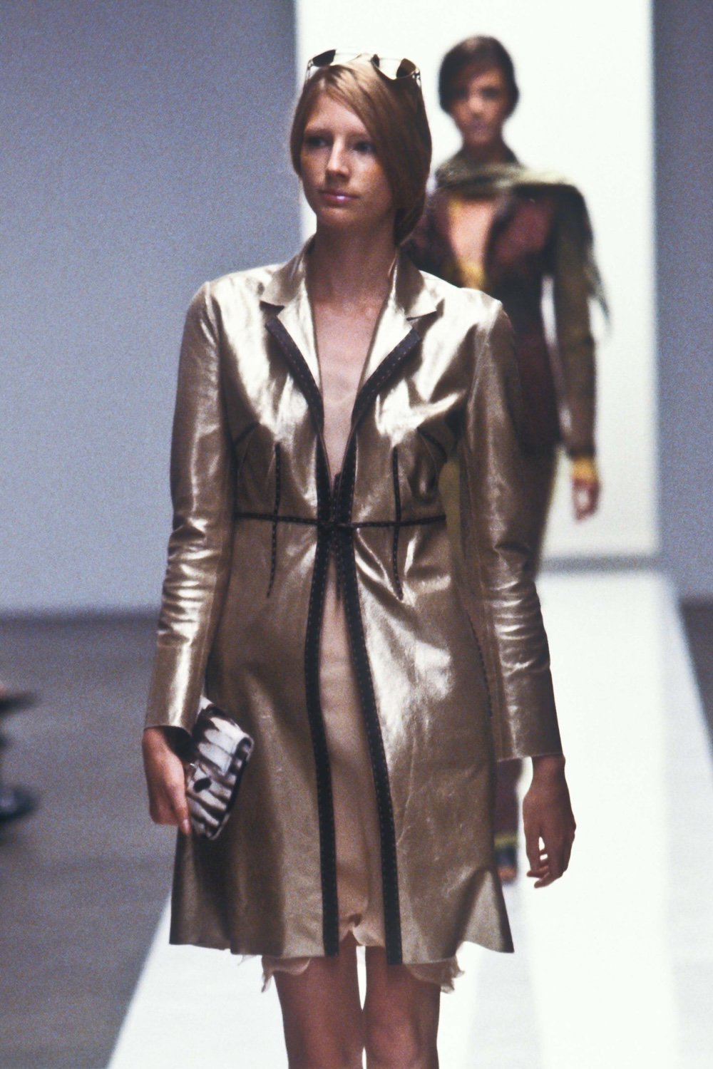 EMERIEU-Fendi-by-Karl-Lagerfeld-SS-2000-beige-pink-dye-linen-long-tie-jacket-runway-2