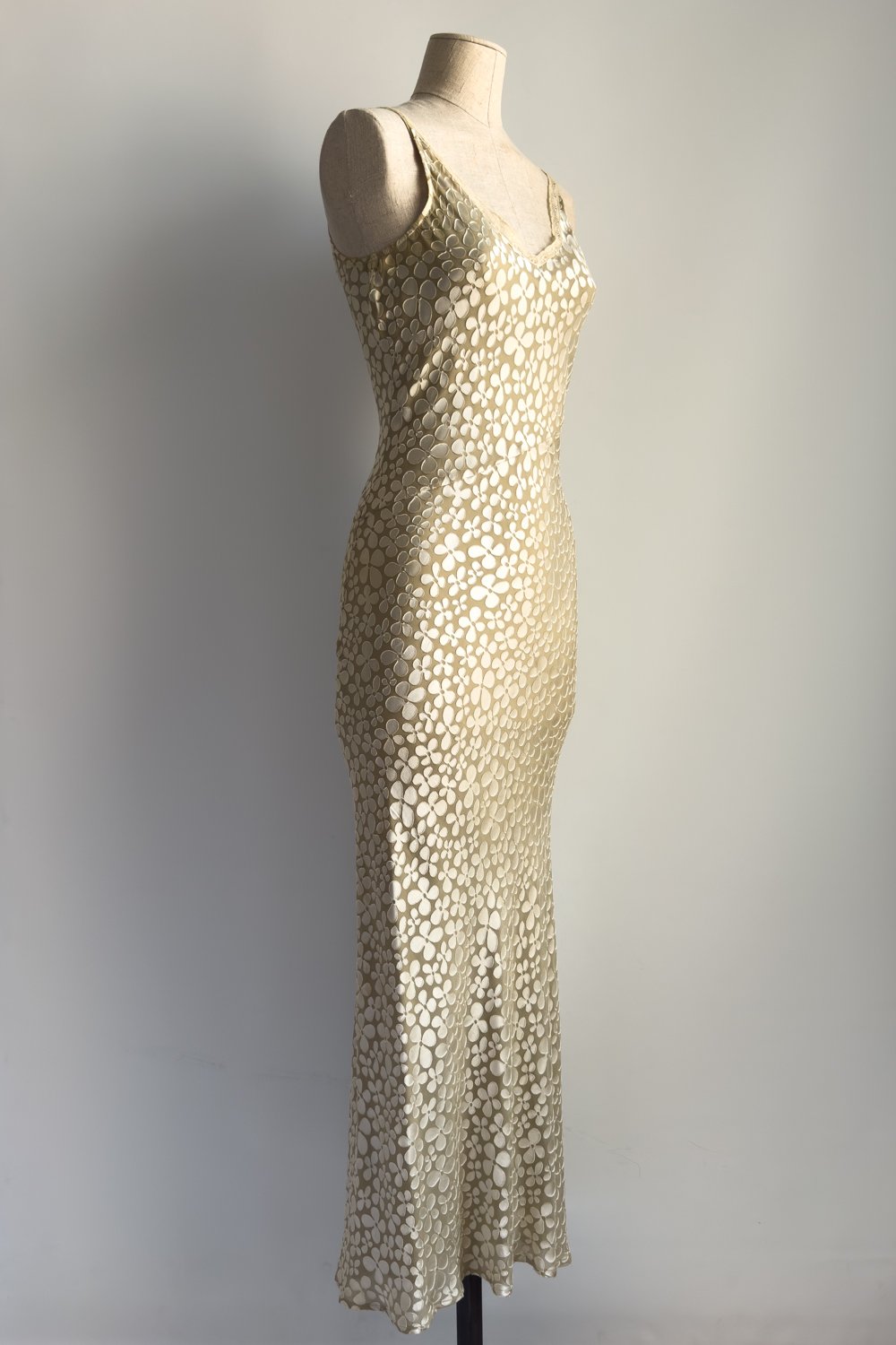 EMERIEU-Lolita-Lempicka-SS-1999-vintage-velvet-cream-gown-2