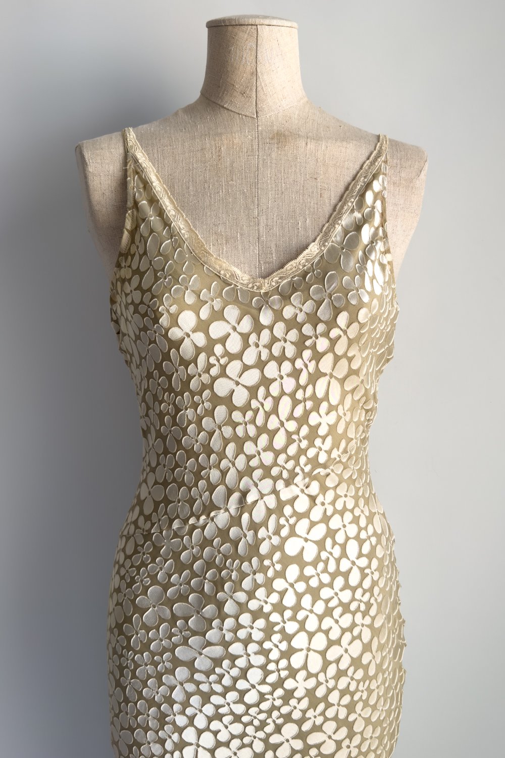 EMERIEU-Lolita-Lempicka-SS-1999-vintage-velvet-cream-gown-5