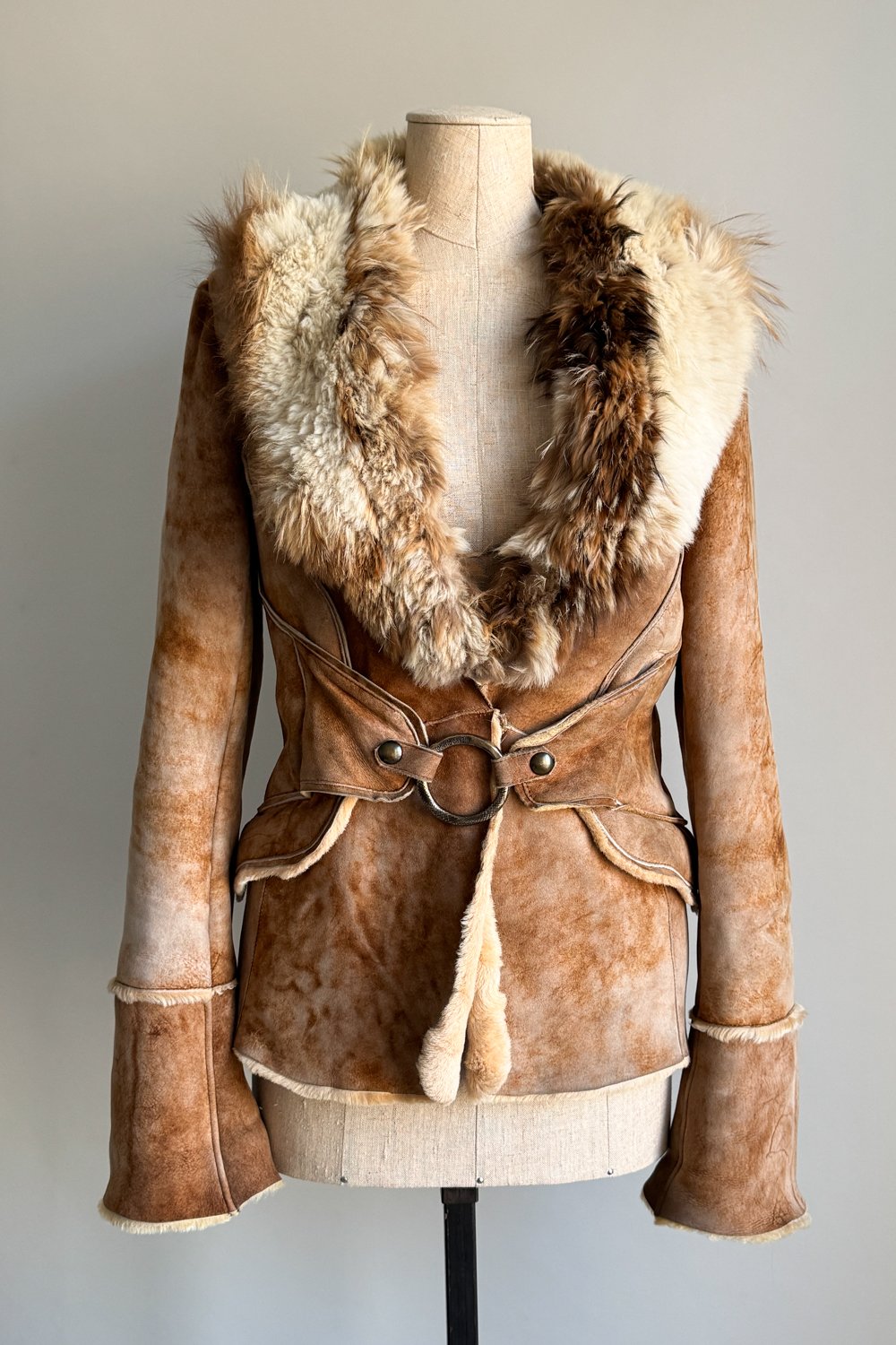 EMERIEU-Roberto-Cavalli-FW-2004-vintage-beige-camel-brown-fox-fur-leather-buckle-jacket-1