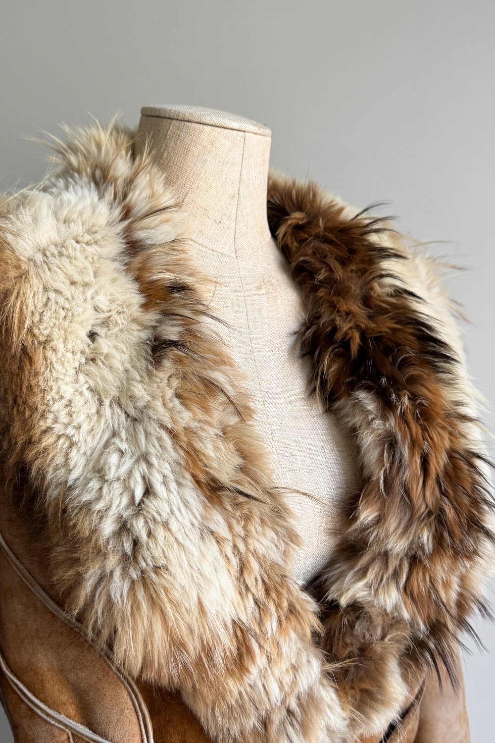 EMERIEU-Roberto-Cavalli-FW-2004-vintage-beige-camel-brown-fox-fur-leather-buckle-jacket-7