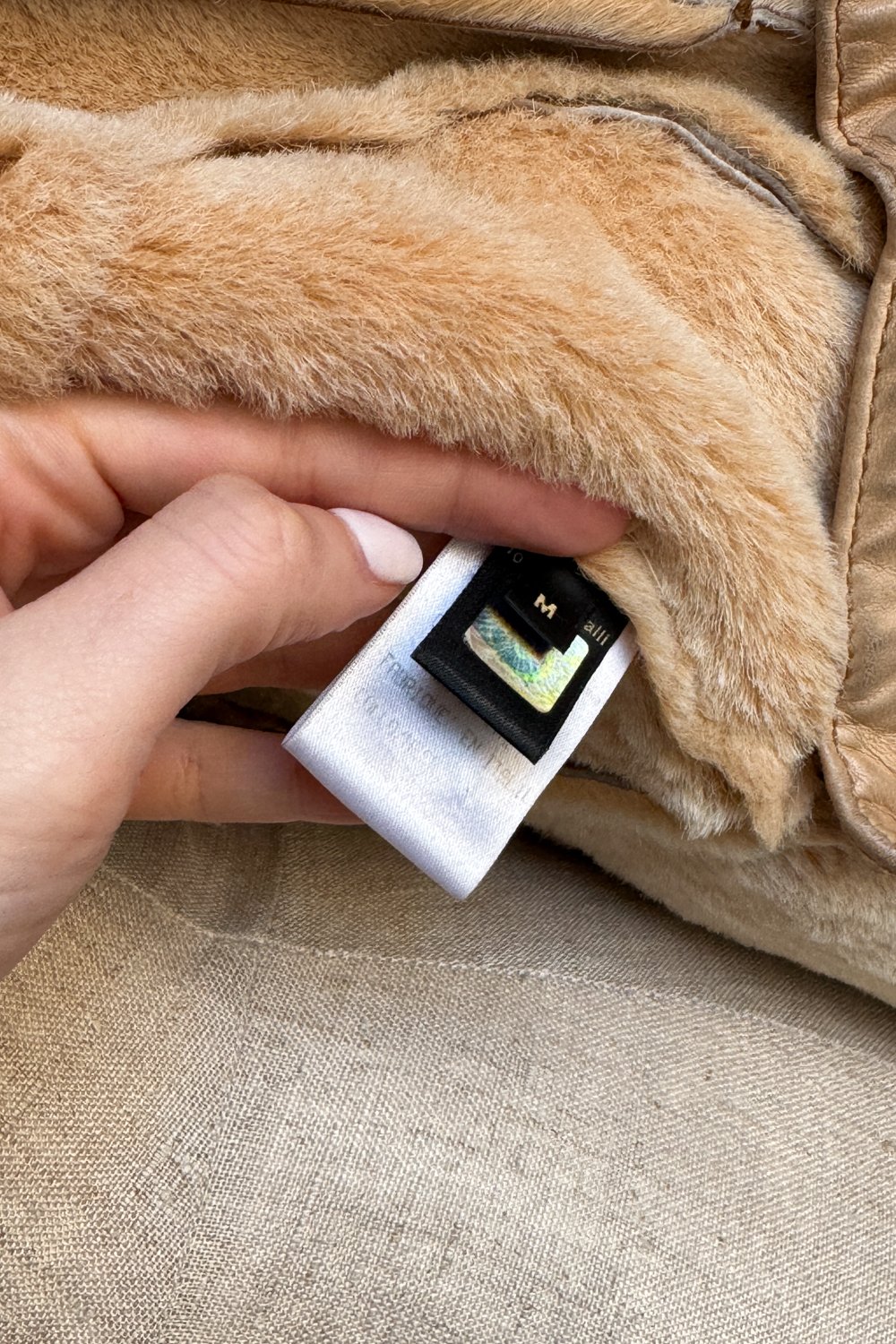 EMERIEU-Roberto-Cavalli-FW-2004-vintage-beige-camel-brown-fox-fur-leather-buckle-jacket-label