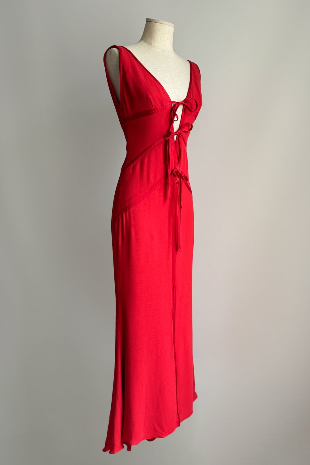 EMERIEU-Valentino-Garavani-2000s-vintage-red-tie-gown-2