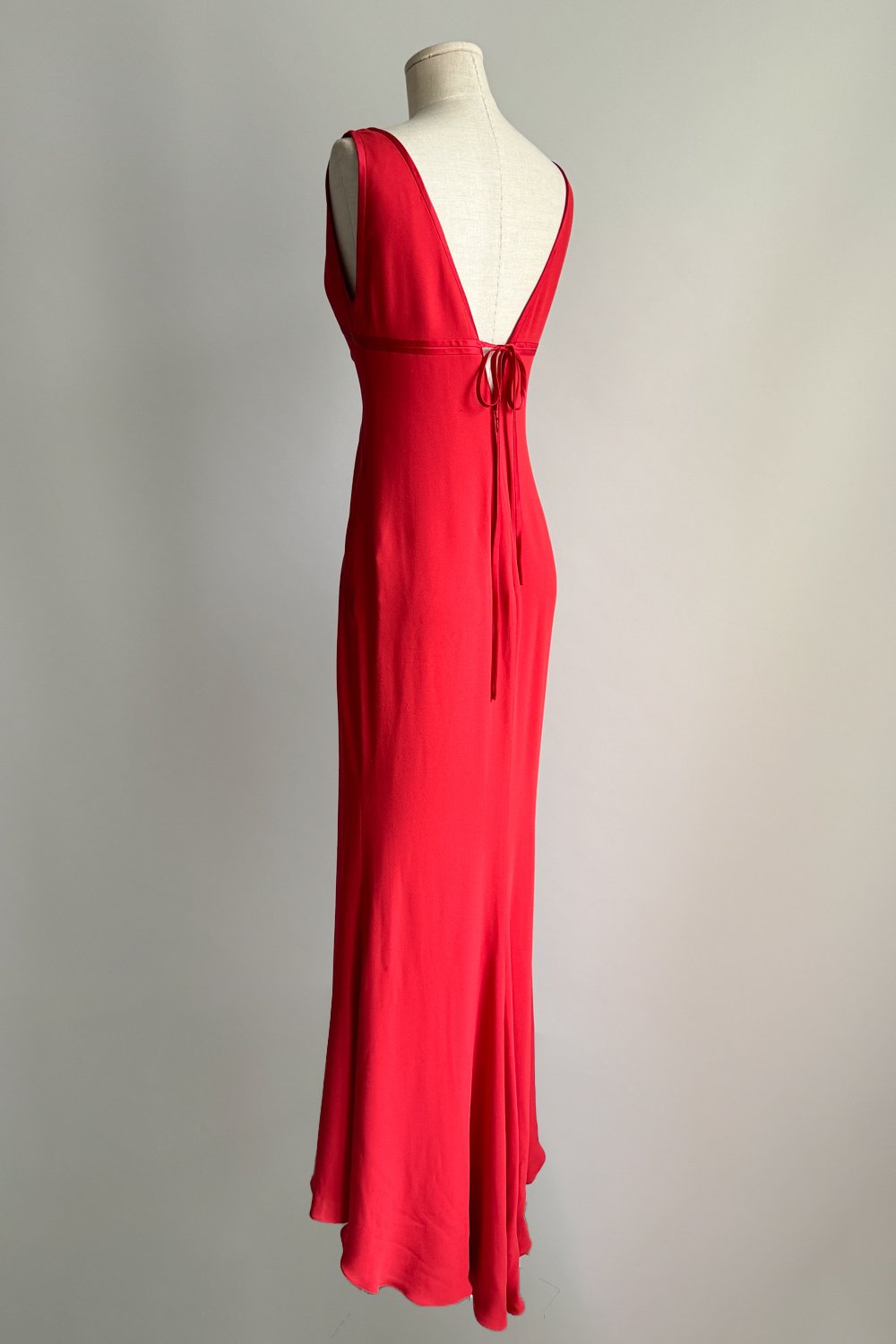 EMERIEU-Valentino-Garavani-2000s-vintage-red-tie-gown-3